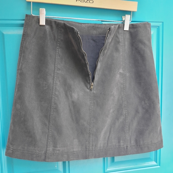 NWT Mini Skirt Faux Suede Leather Vinyl Zipper L - Picture 2 of 14